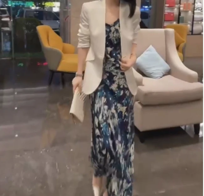 2025春季新款网红同款洋气气质韩版潮流女装外套吊带裙两件套M