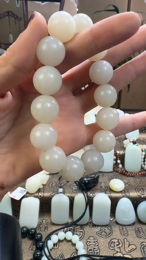 颈饰未镶嵌和田玉白珠手串