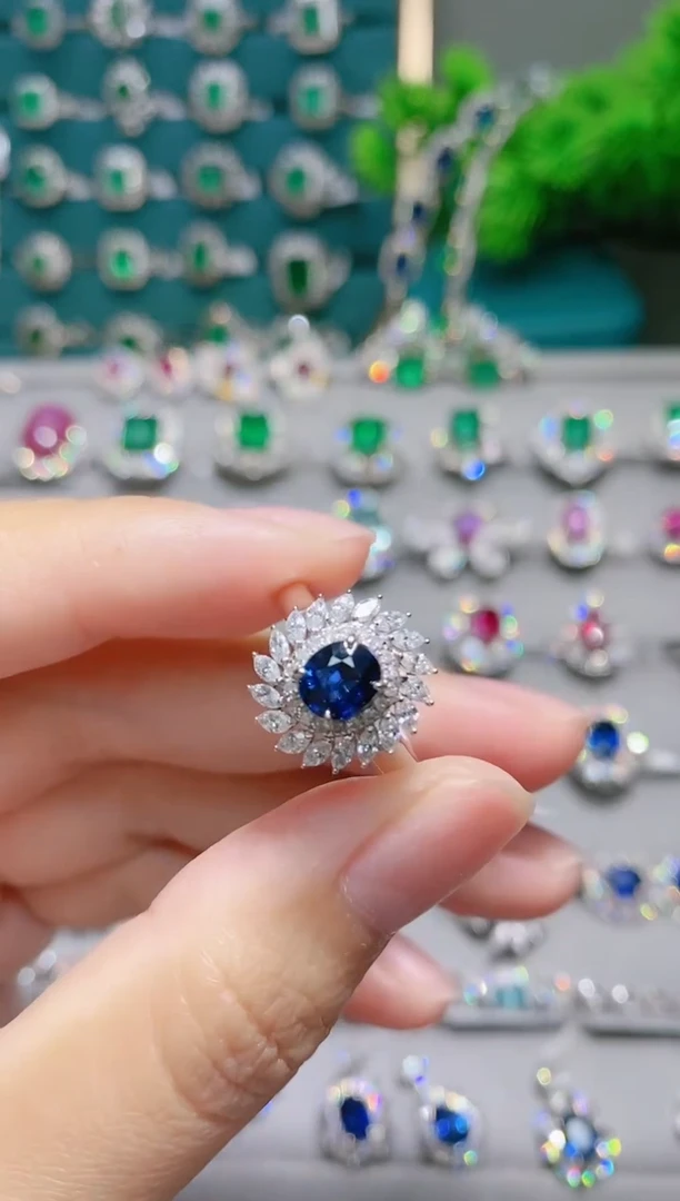 18K金戒指蓝宝石18K金镶嵌.