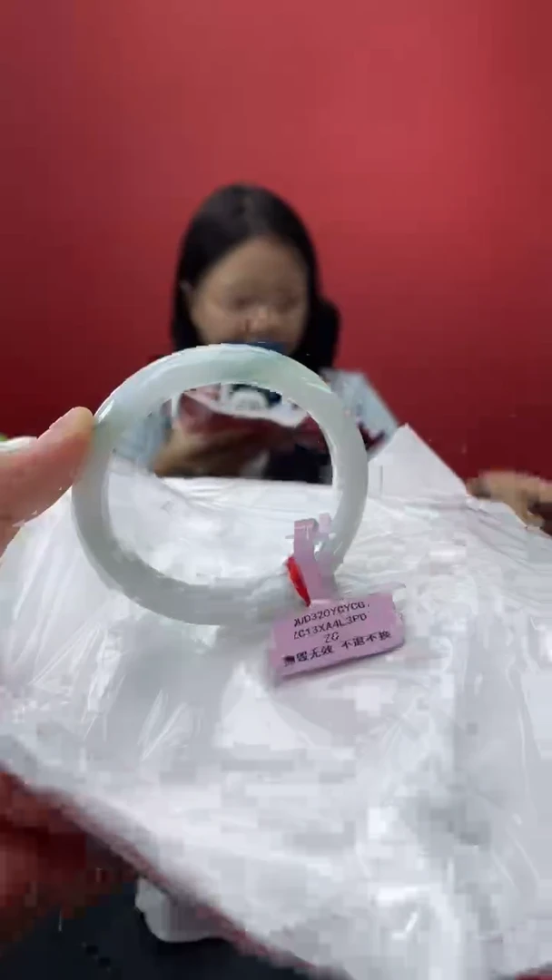 翡翠手镯未镶嵌10