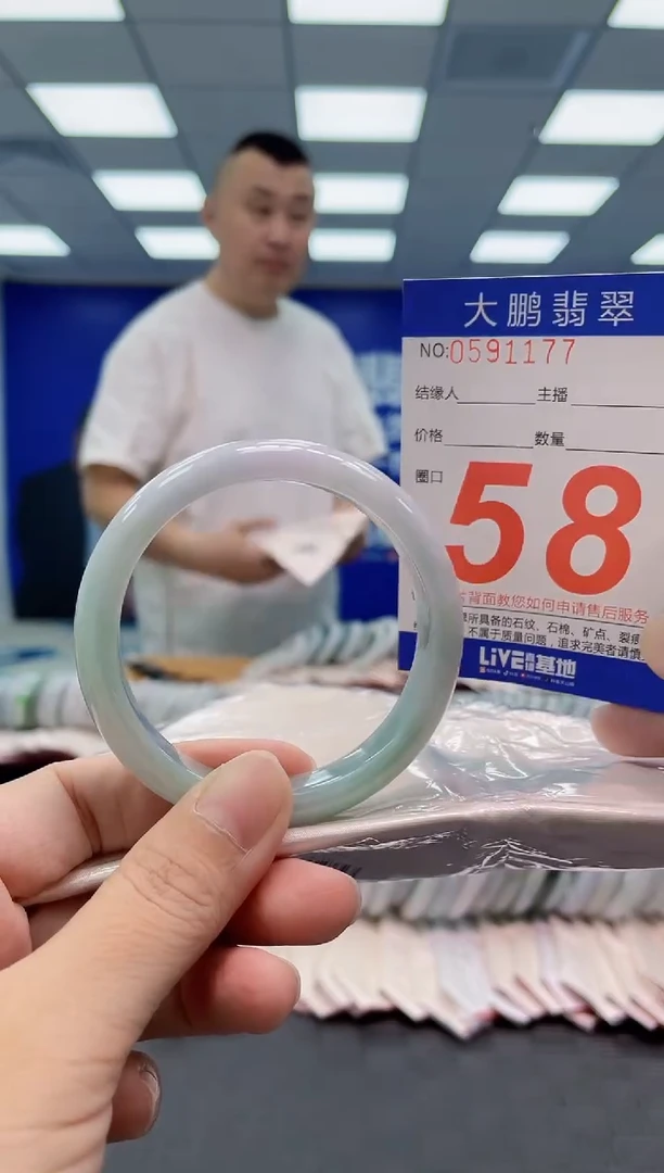翡翠手镯未镶嵌AAAAAAAAAA