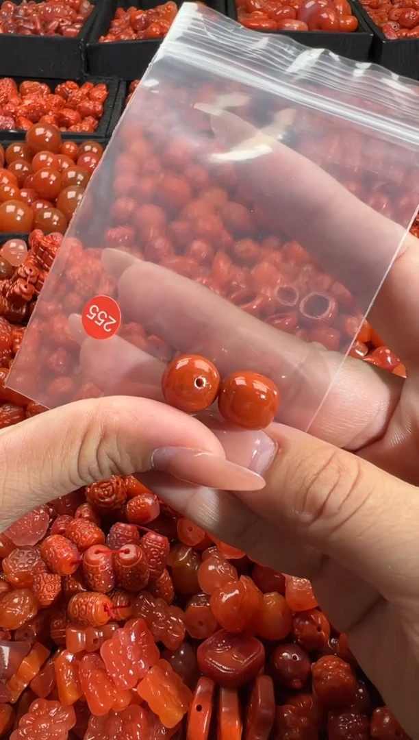 南红玛瑙未镶嵌颈饰1