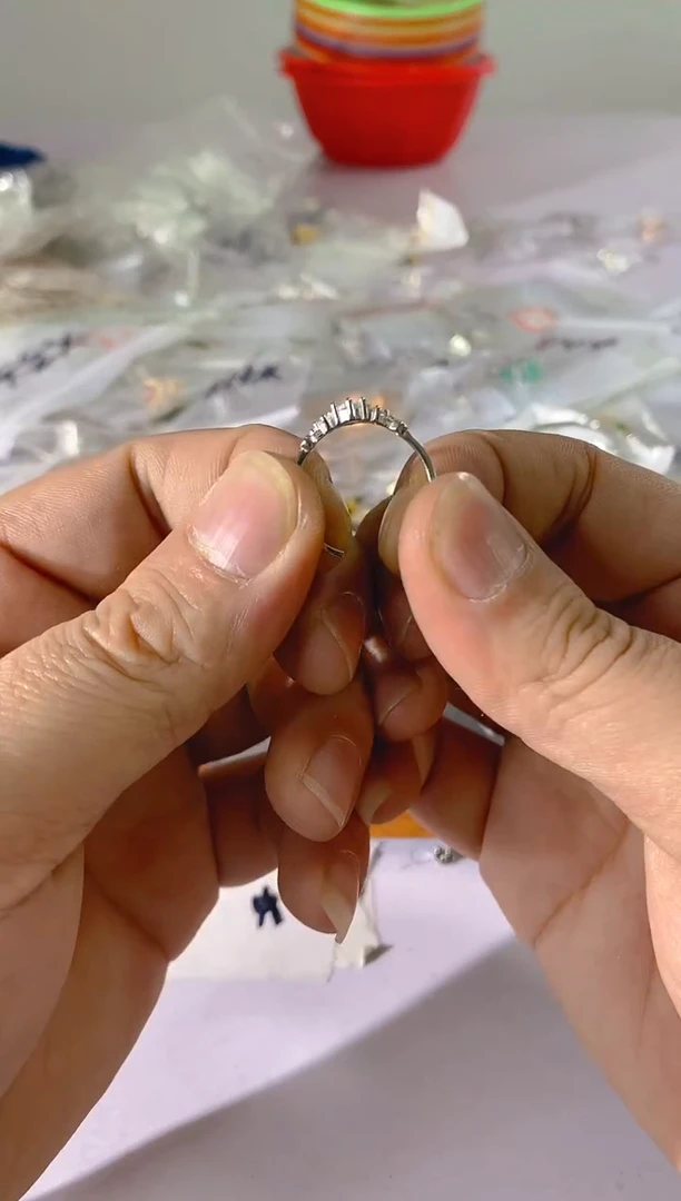 【闪购商品】水晶颈饰银S925镶嵌134红宝，蓝宝，多样性发一件赠链