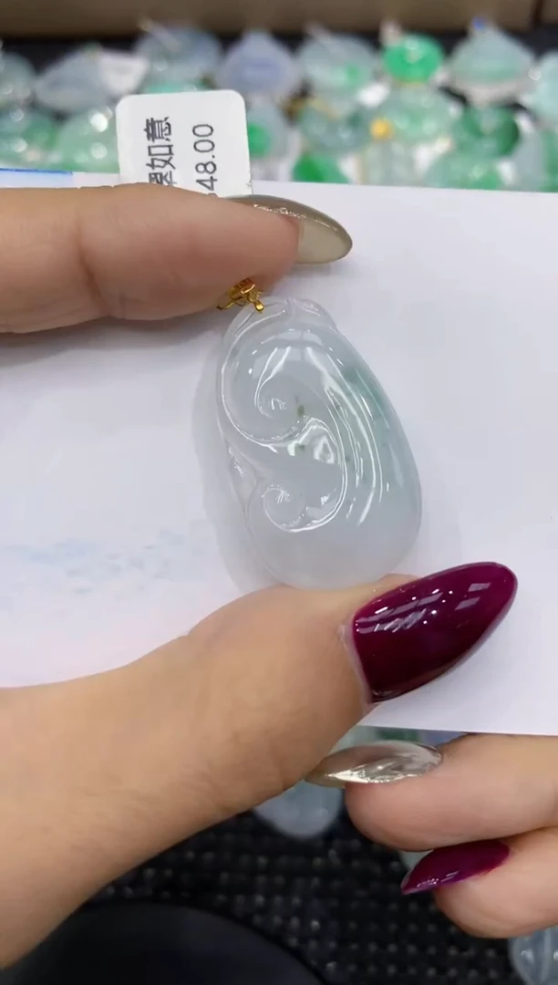 翡翠18K金镶嵌颈饰111111111111