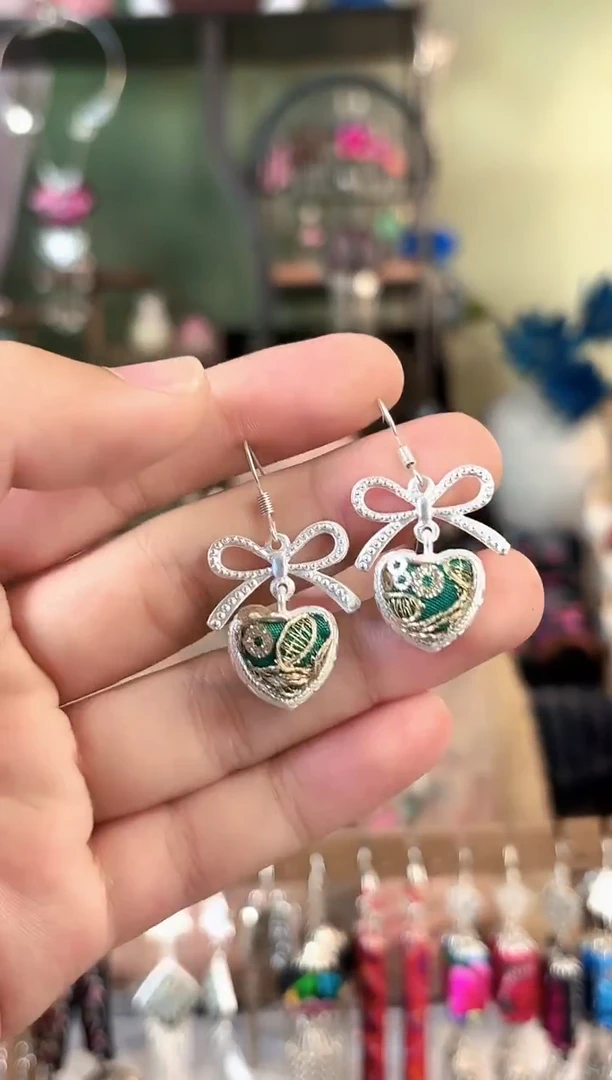 彩云南阁非遗老绣苗银饰品160