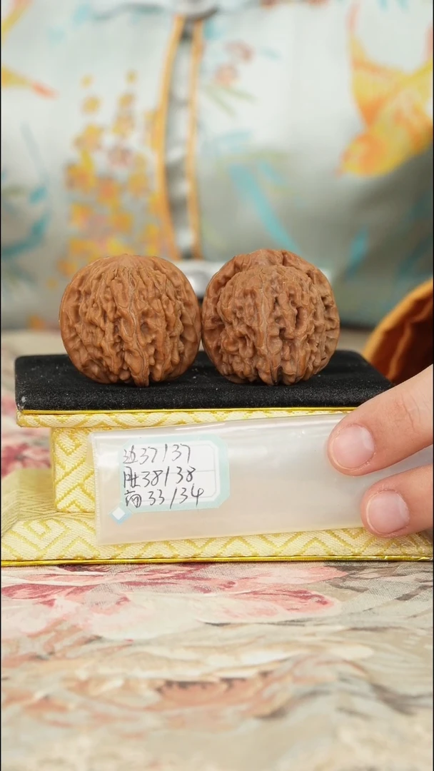 【闪购商品】文玩核桃把件一代楼