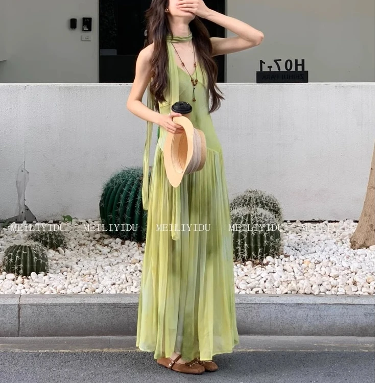 绿色V领气质无袖连衣裙女夏季海边多巴胺穿搭温柔风荡领无袖裙子