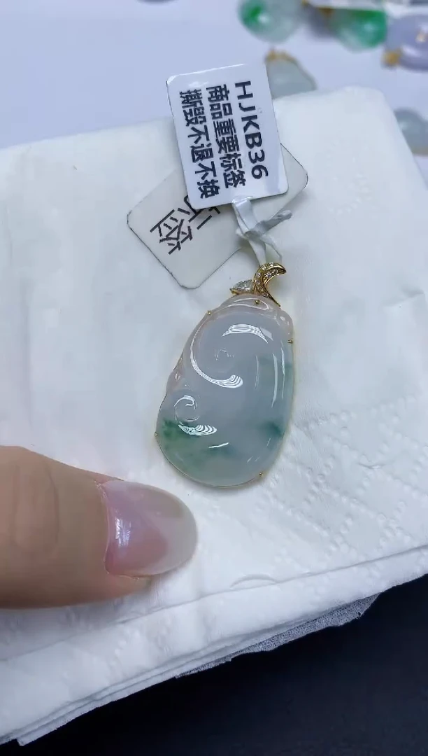 翡翠18K金镶嵌颈饰天然缅甸翡翠A货
