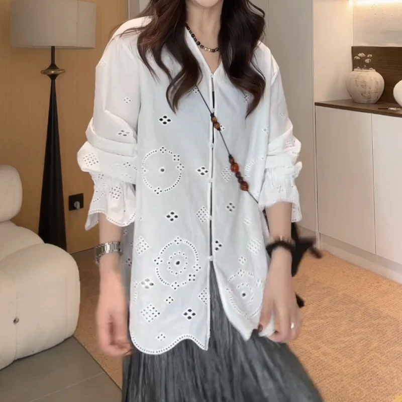 【玫瑰藏晚】镂空花朵袖白色V领设计感小众显瘦衬衫上衣女LK2501556