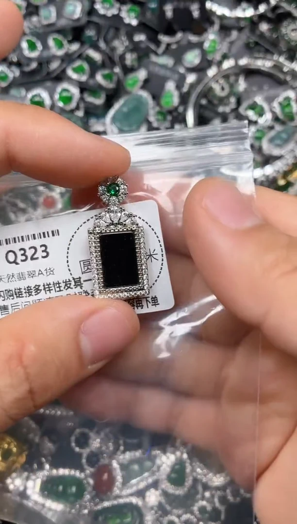 翡翠未镶嵌颈饰Q323吊坠