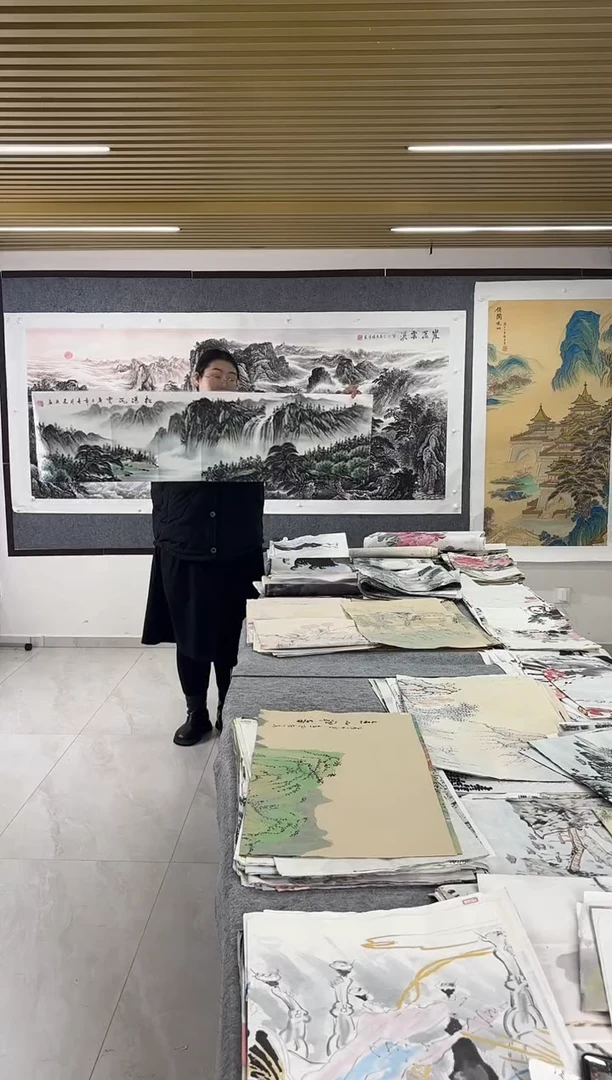 国画丹青专属福利-条幅松瀑流云