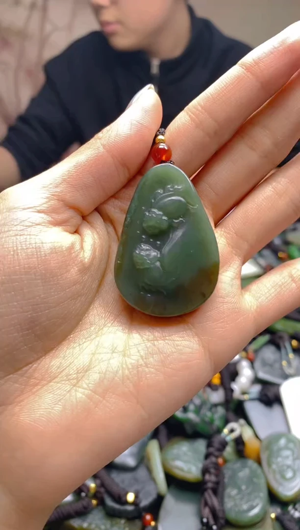 颈饰未镶嵌和田玉1