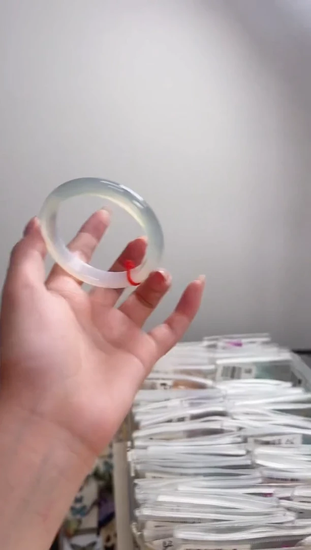 玛瑙/玉髓手镯未镶嵌56圈 需要包容