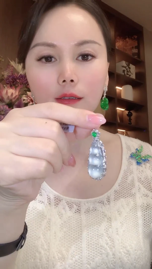 吊坠(不含链)18K金镶嵌翡翠C93