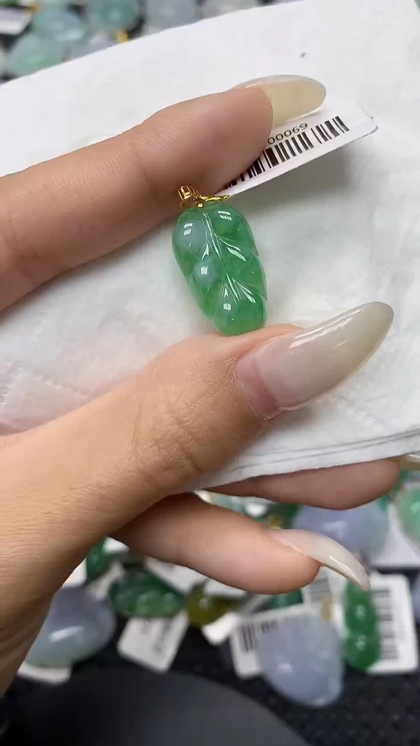 颈饰18K金镶嵌翡翠11111111111