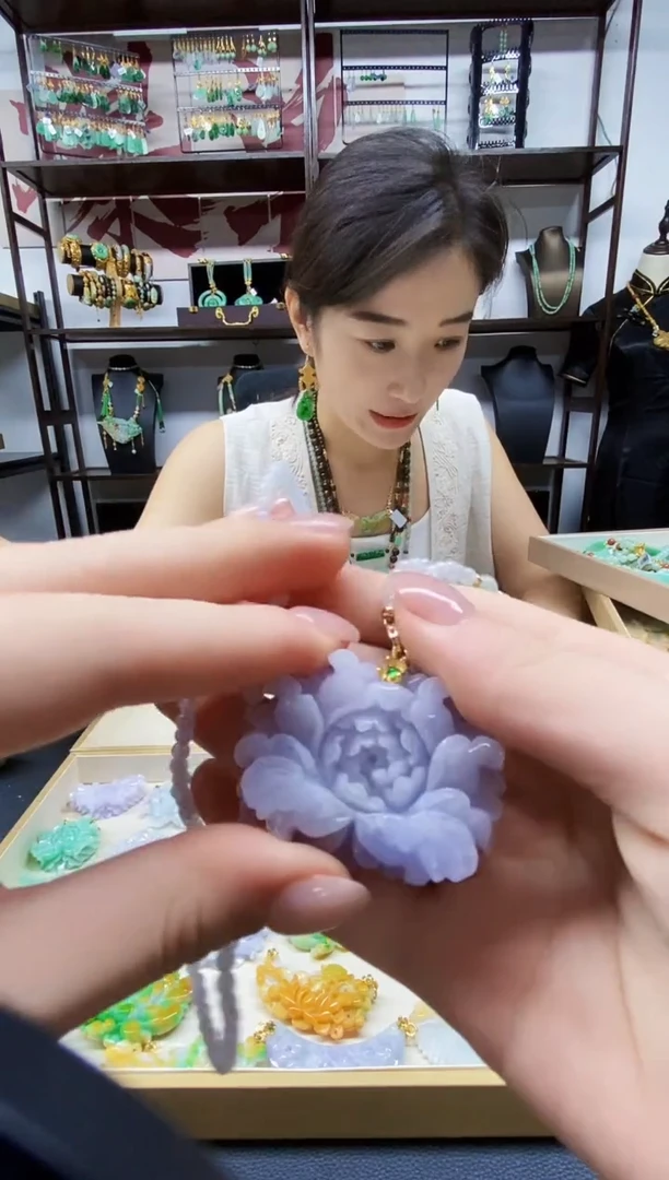 颈饰未镶嵌翡翠吊坠