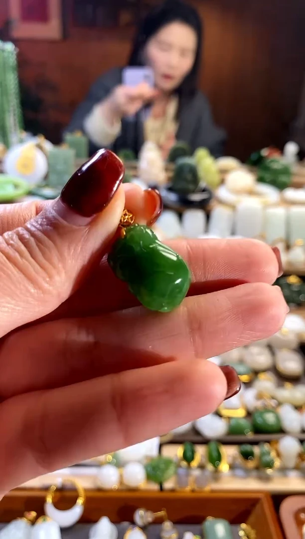 【闪购商品】和田玉吊坠未镶嵌。