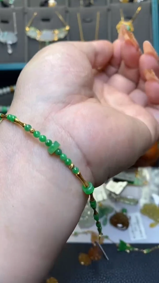 颈饰18K金镶嵌翡翠净货36915