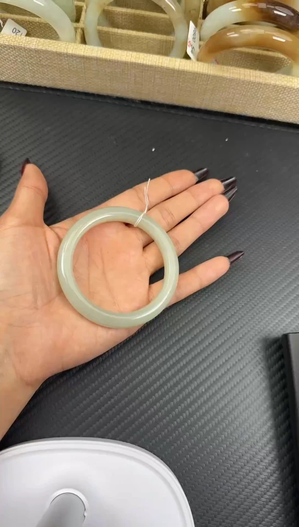 和田玉手镯未镶嵌且末高青白微色差55+手镯