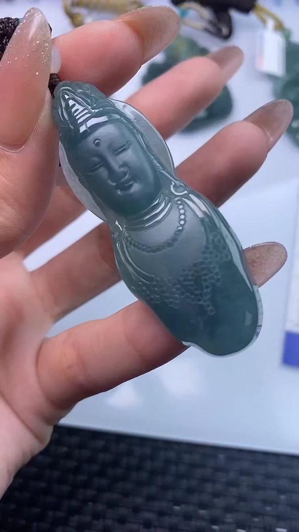 颈饰未镶嵌翡翠