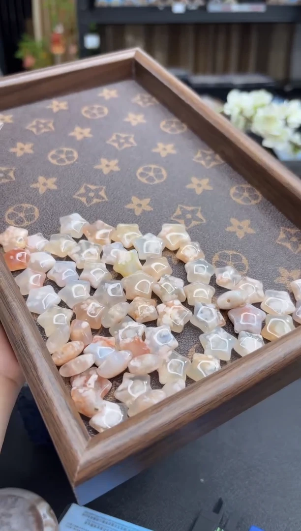 颈饰未镶嵌石英质玉52微瑕(多样性发其一)大小不一