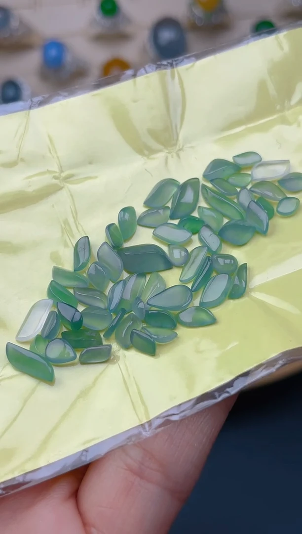 未镶嵌定制翡翠天然翡翠蛋面38