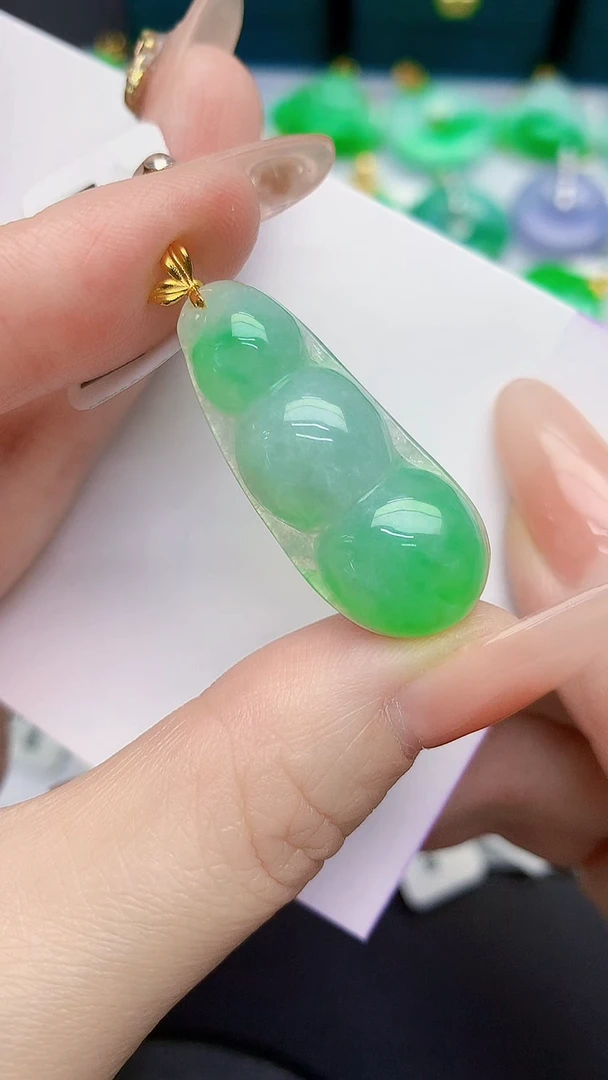 颈饰18K金镶嵌翡翠缅甸天然翡翠A货