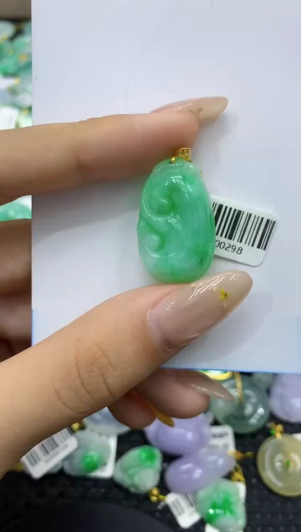 颈饰18K金镶嵌翡翠天然缅甸翡翠A货