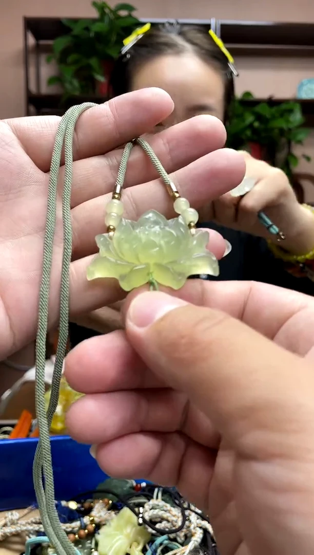 未镶嵌岫玉颈饰·1
