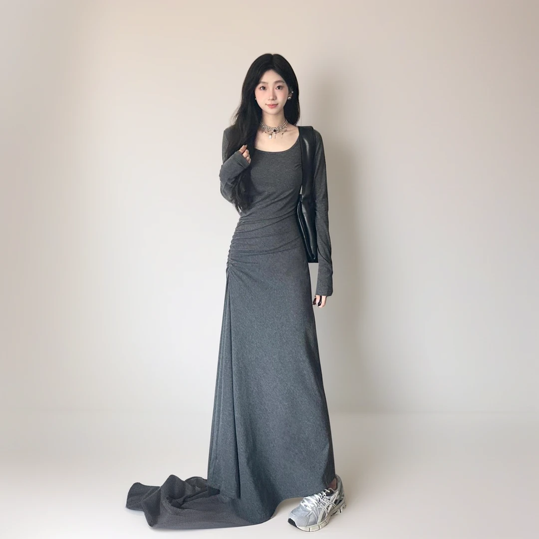 辣妹纯欲长袖修身显瘦灰色过膝方领垂感连衣裙女秋