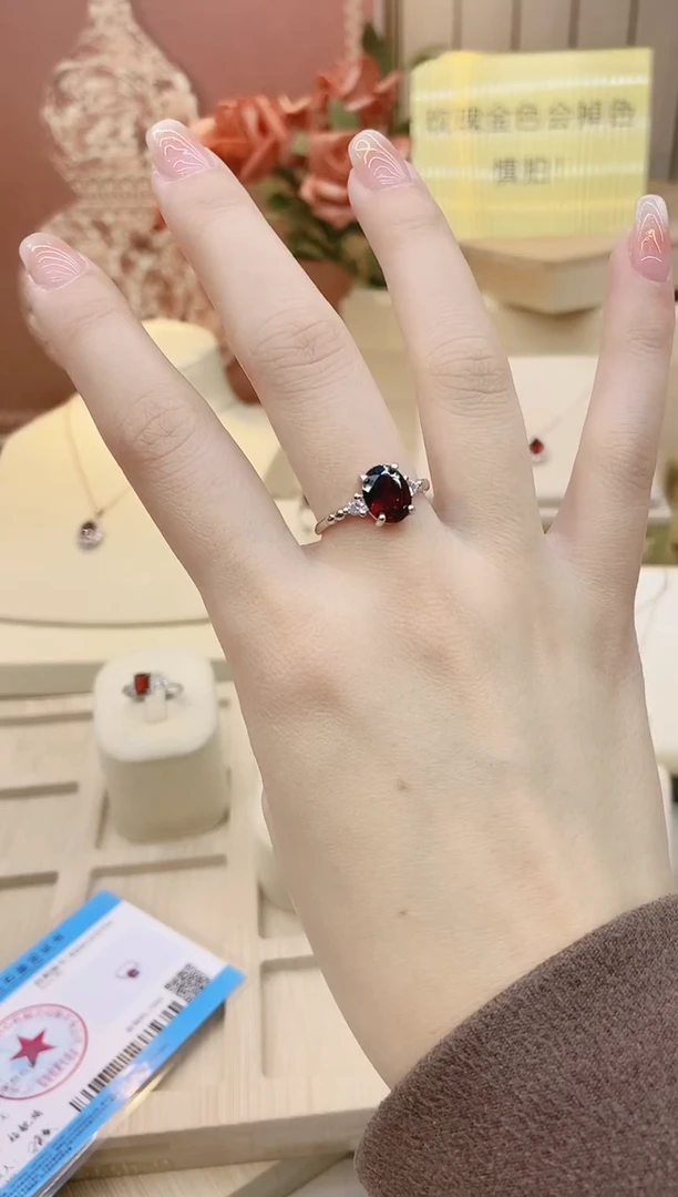 【闪购商品】石榴石戒指银S925镶嵌绘荧银托
