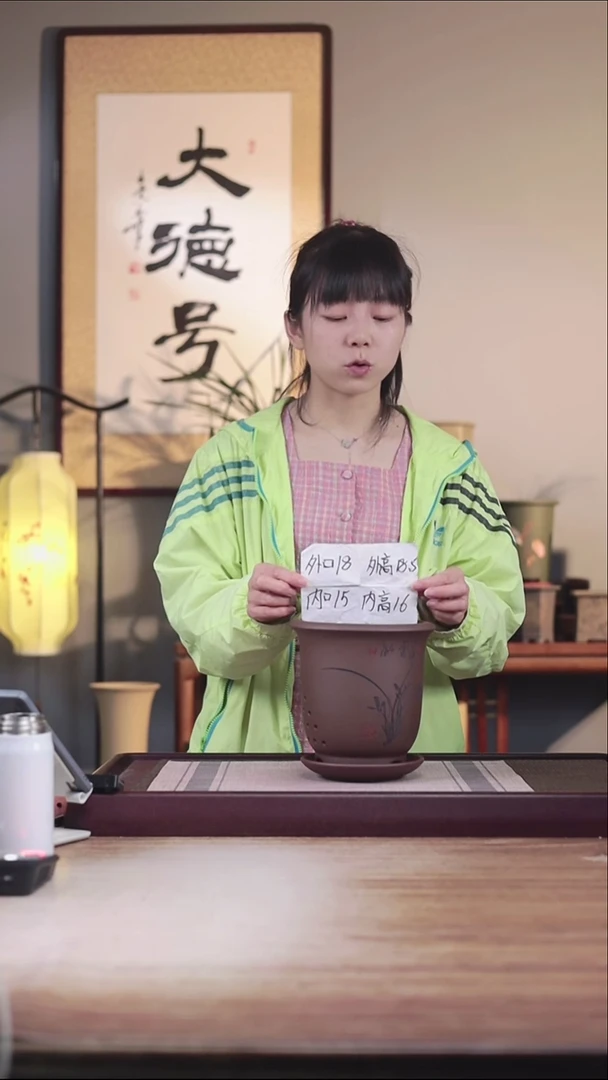 紫砂花盆紫泥刻绘小金钟一只带托