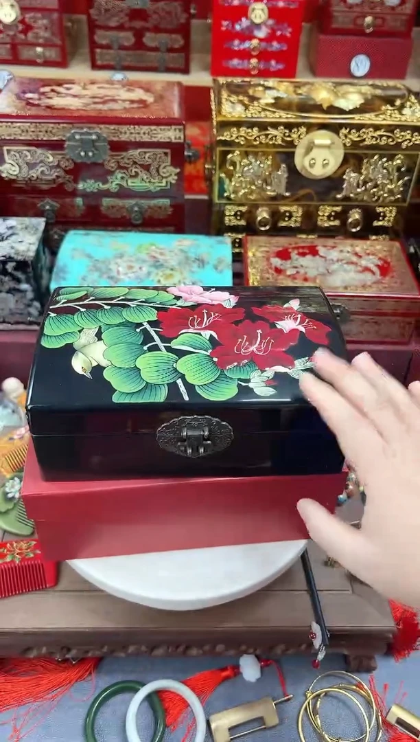 23厘米双层元宝款传统彩绘铃兰花图