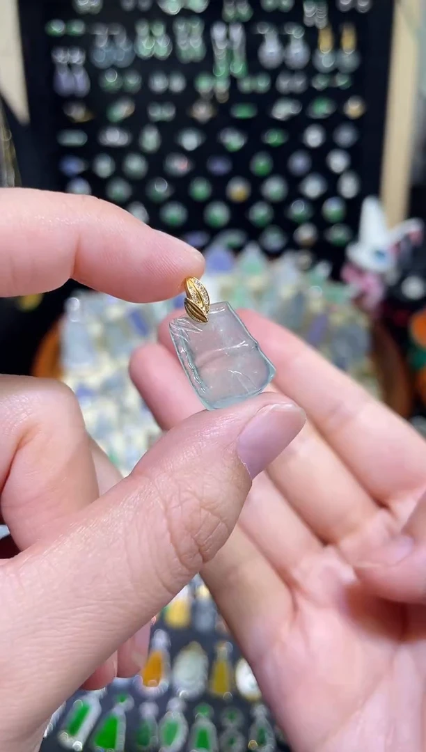 颈饰未镶嵌翡翠玻璃种竹节吊坠