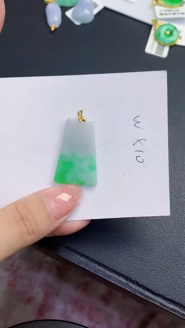 翡翠18K金镶嵌颈饰缅甸天然翡翠A货