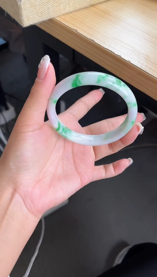 翡翠手镯未镶嵌手镯