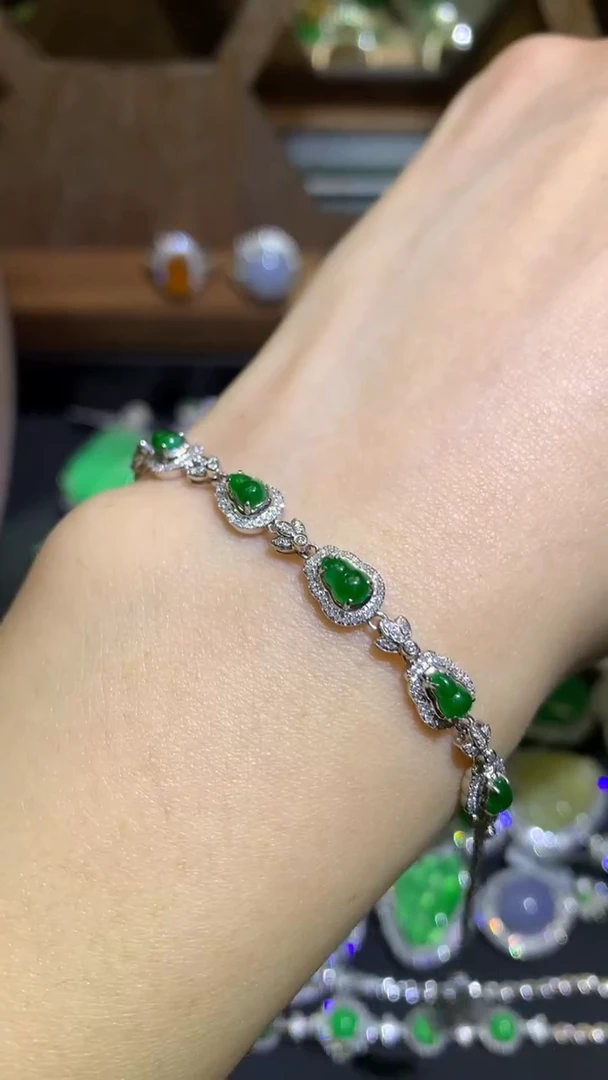 【闪购商品】翡翠吊坠(不含链)18K金镶嵌手链