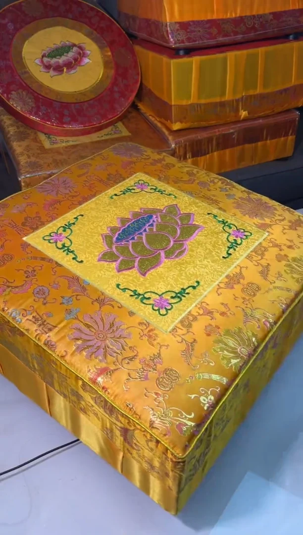 绸缎富贵黄内方金莲50x50