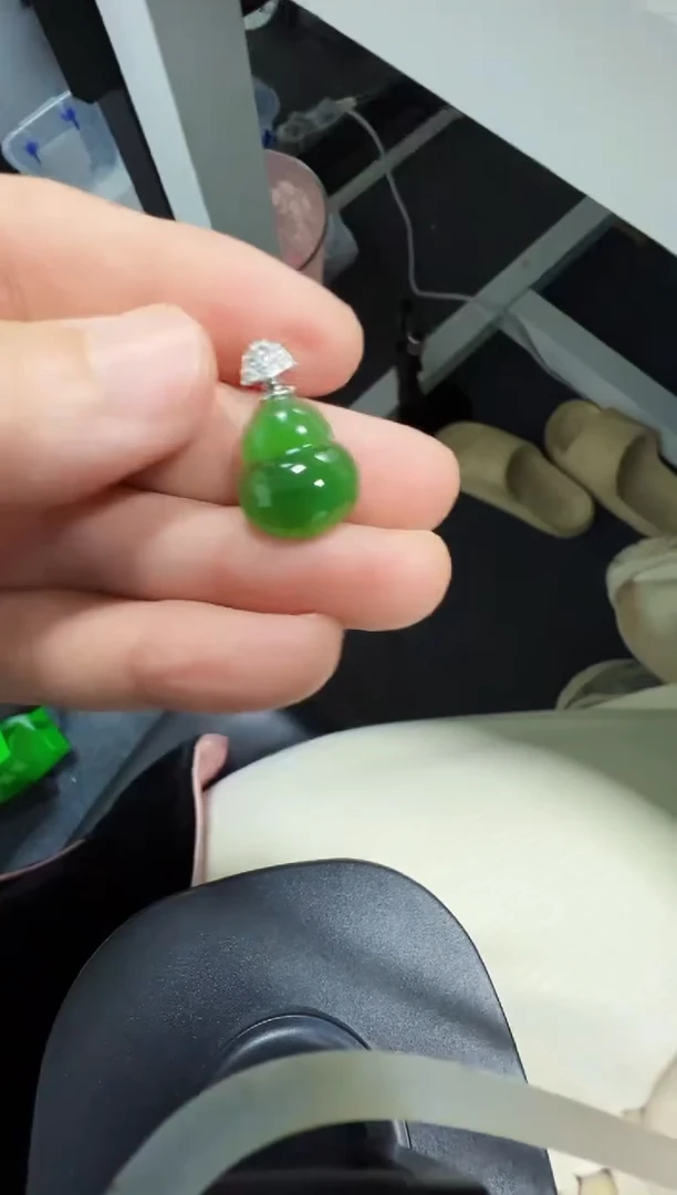 吊坠(不含链)18K金镶嵌翡翠3800