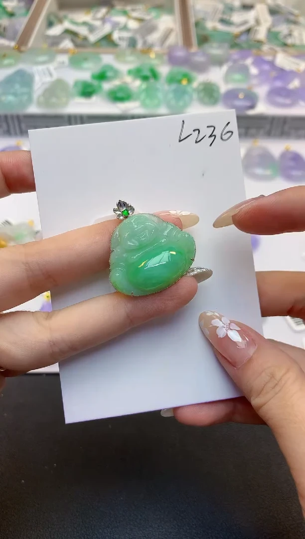 翡翠18K金镶嵌颈饰天然缅甸a货翡翠