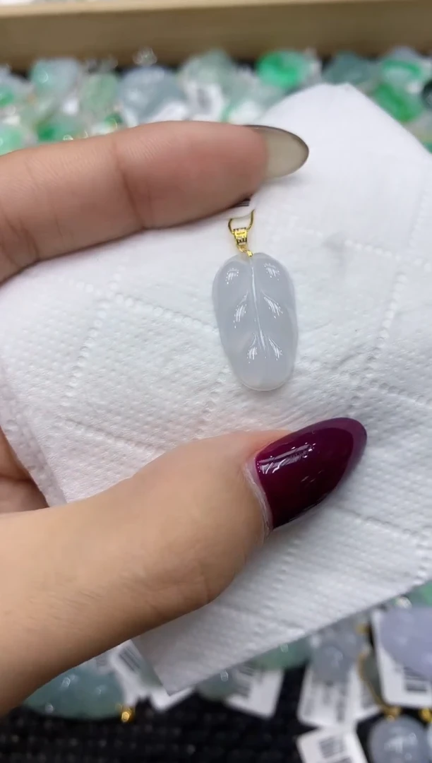 翡翠18K金镶嵌颈饰111111111111