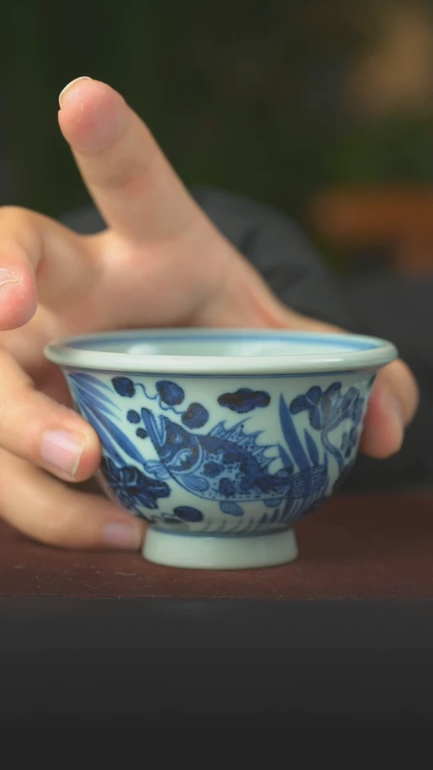 陶瓷青花鱼藻小压手杯