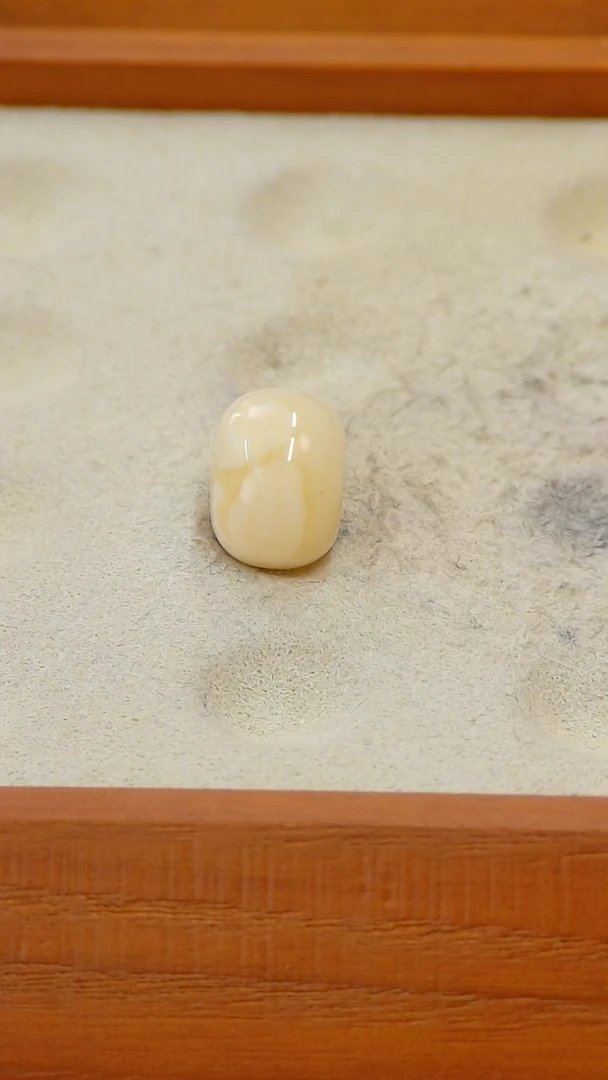 【闪购商品】蜜蜡裸石未镶嵌俄料微瑕12.7M0.968克