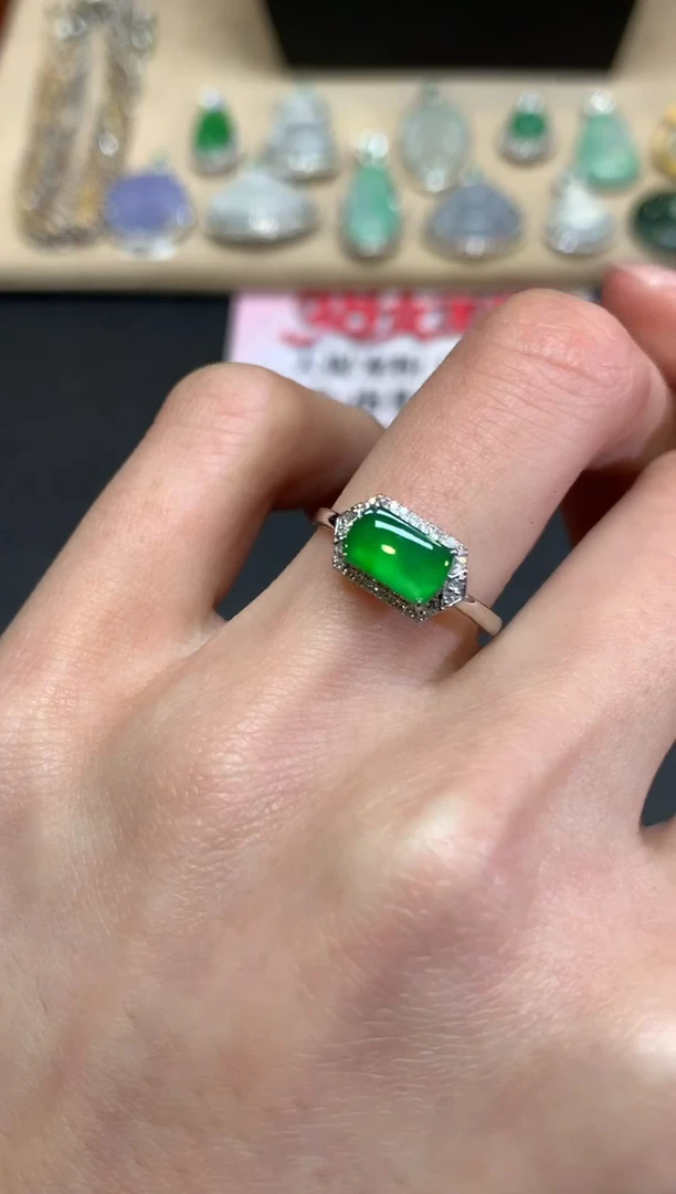 【闪购商品】翡翠戒指18K金镶嵌无事牌【无服务费】