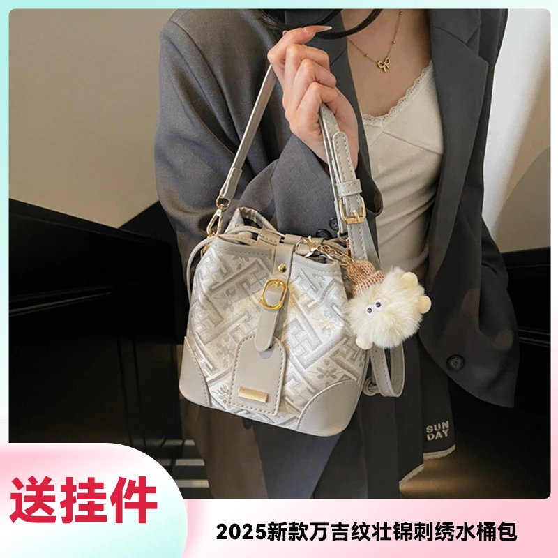 【现货】非遗壮锦包包新中式国风水桶包2025轻奢小众单肩斜跨包