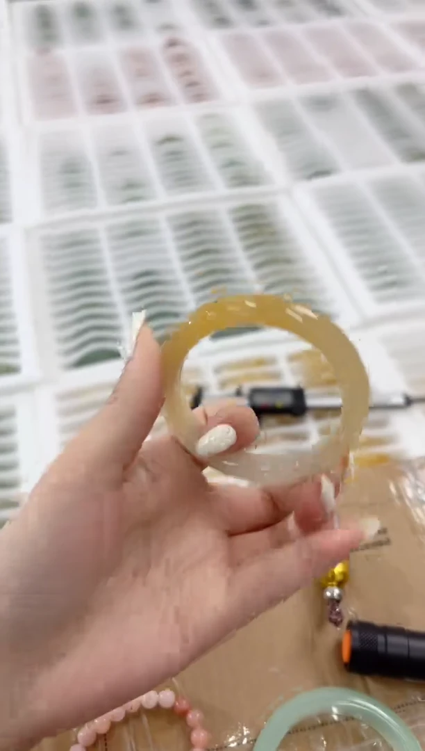 未镶嵌手镯石英质玉8-52HU