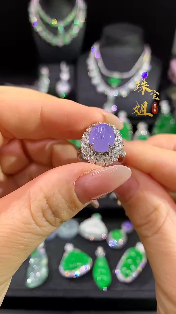 18K金镶嵌戒指翡翠戒指