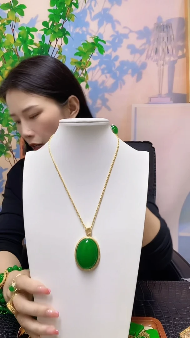 【闪购商品】翡翠吊坠(赠链)14K金镶嵌翡翠吊坠