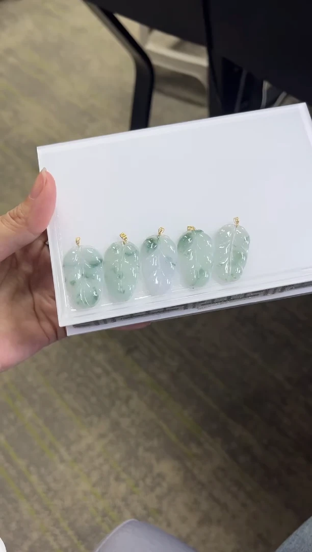 【闪购商品】翡翠颈饰18K金镶嵌B67 /多样性发一件/配绳子