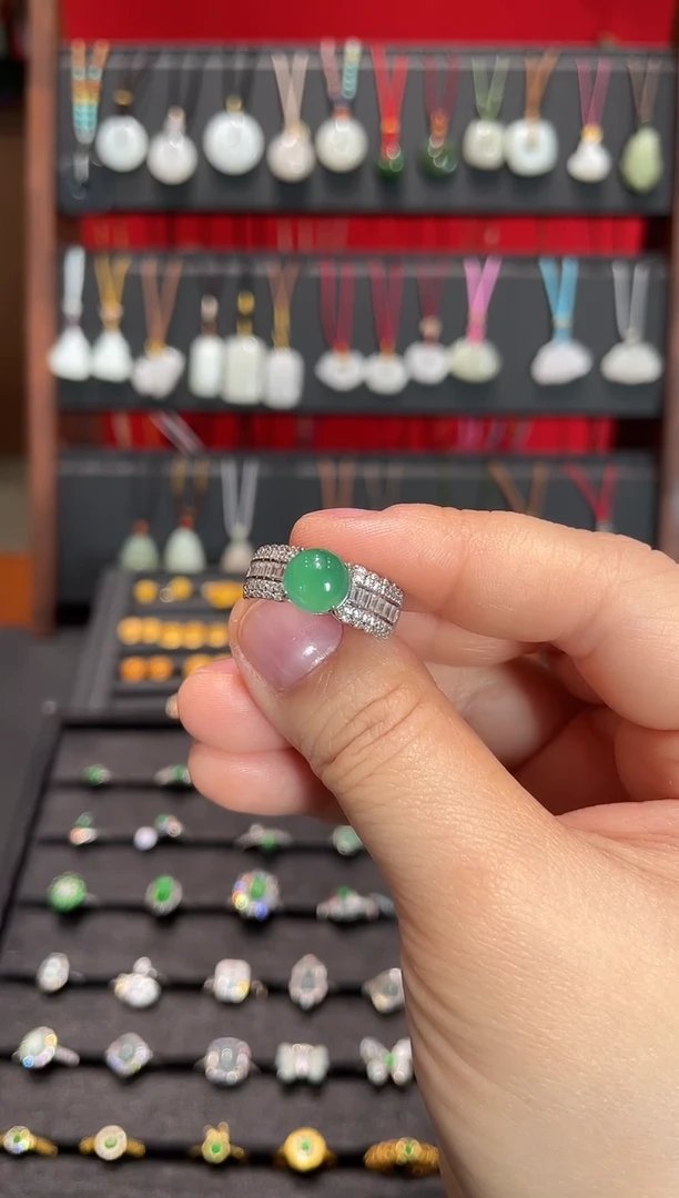 颈饰银S925镶嵌翡翠戒指